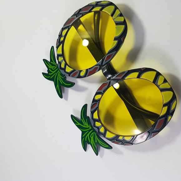 3/25$ Beach Party Glasses - Picture 3 of 3